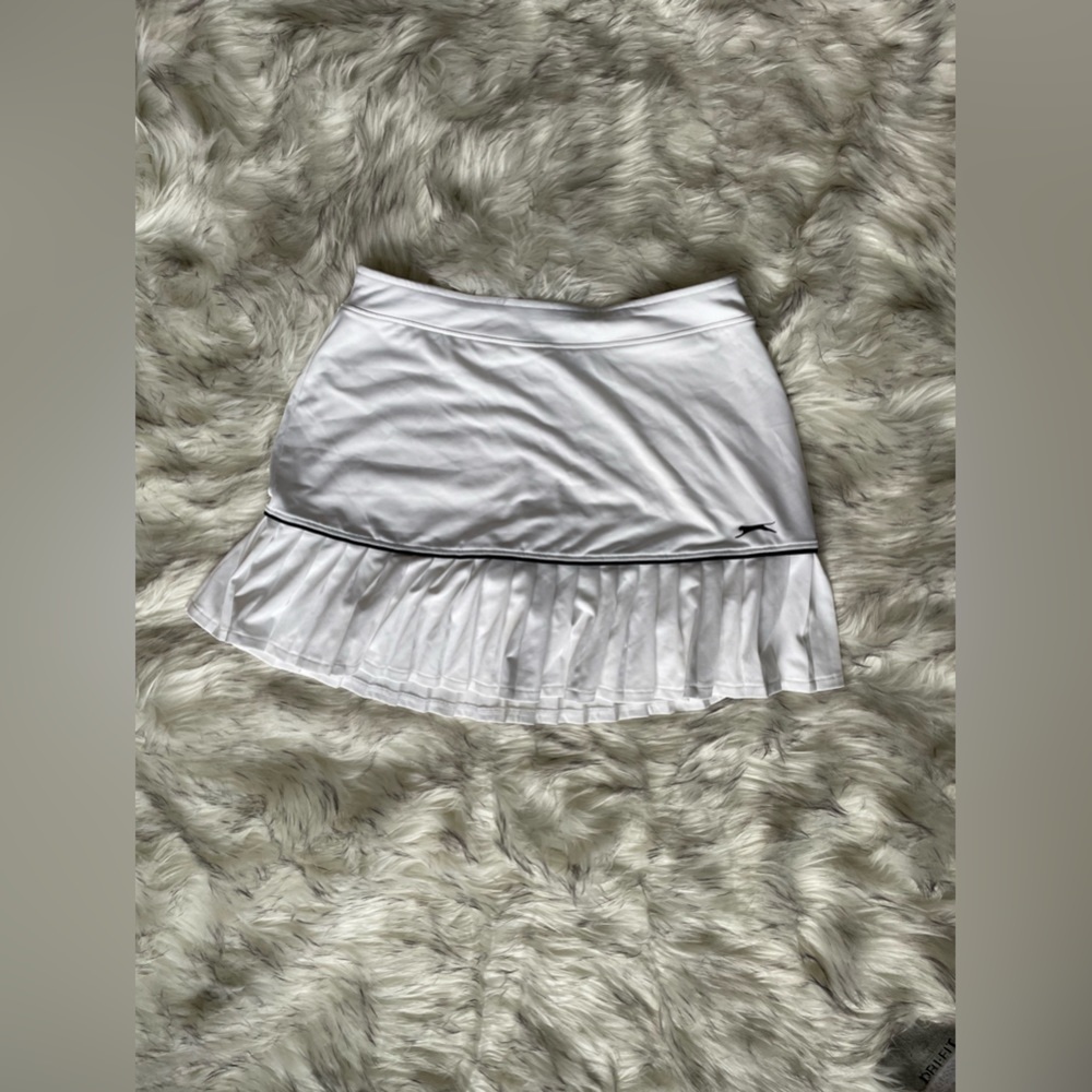 SLAZENGER white mini ruffled golf skirt with zipper back pocket